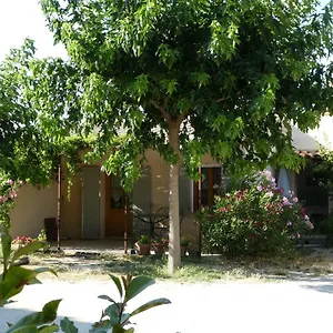 https://les-biguieres.fr-provencehotel.com